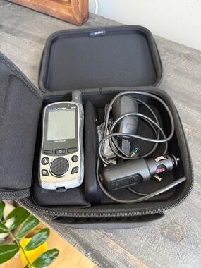 SkyCaddie SG5 Golf GPS Rangefinder w/ Case + Chargers – Good Used Condition